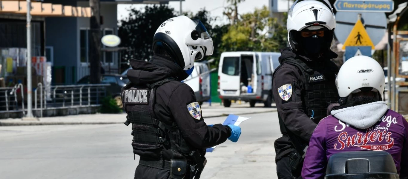 «Εξπέρ» στις παραβάσεις για ράμπες ΑμΕΑ και κράνος οι Έλληνες οδηγοί - Σχεδόν 2.000 κλήσεις σε μόλις 7 ημέρες